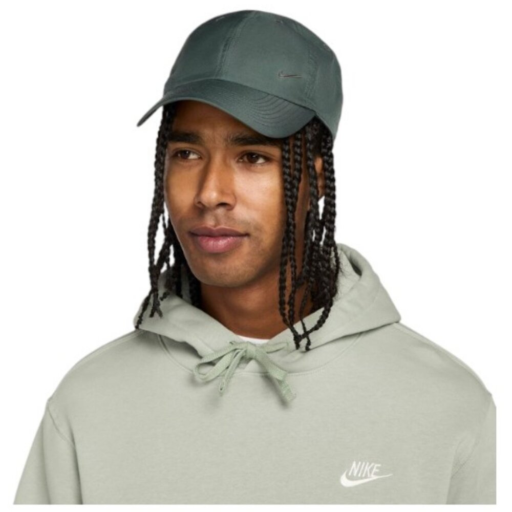 Nike dri-fit unstructured metal swoosh baseball cap